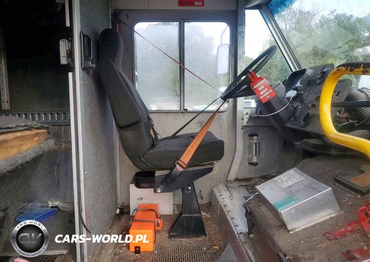 2013 Freightliner Mt45 Chassis Delivery Truck VIN:4UZAAPDU2DCFF0046 - 7