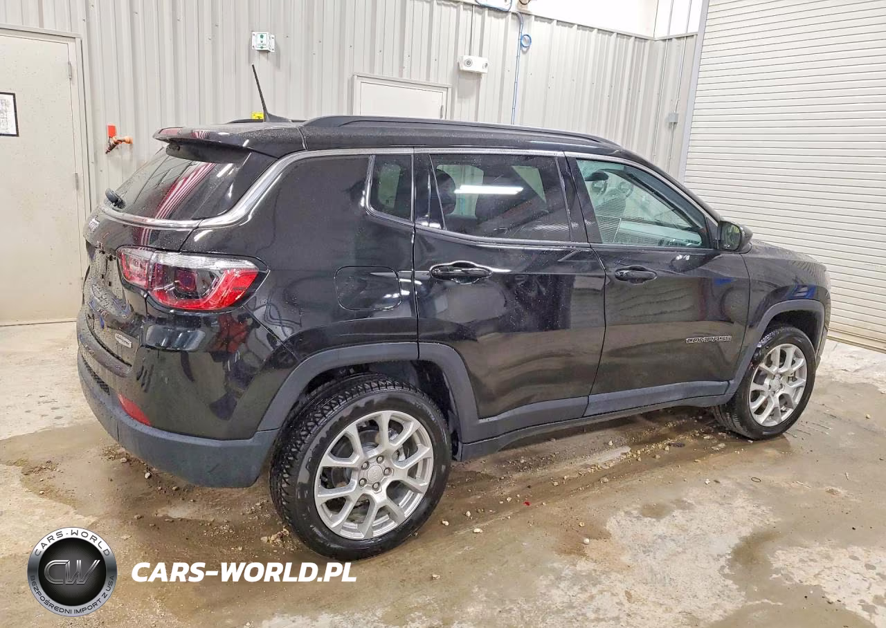 2024 Jeep Compass Latitude Lux VIN:3C4NJDFN1RT175483 - 3