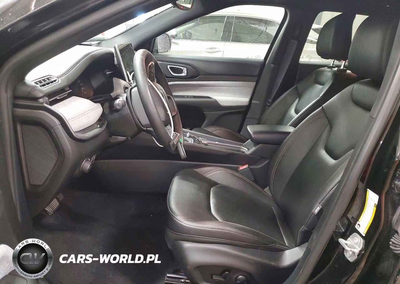 2024 Jeep Compass Latitude Lux VIN:3C4NJDFN1RT175483 - 7