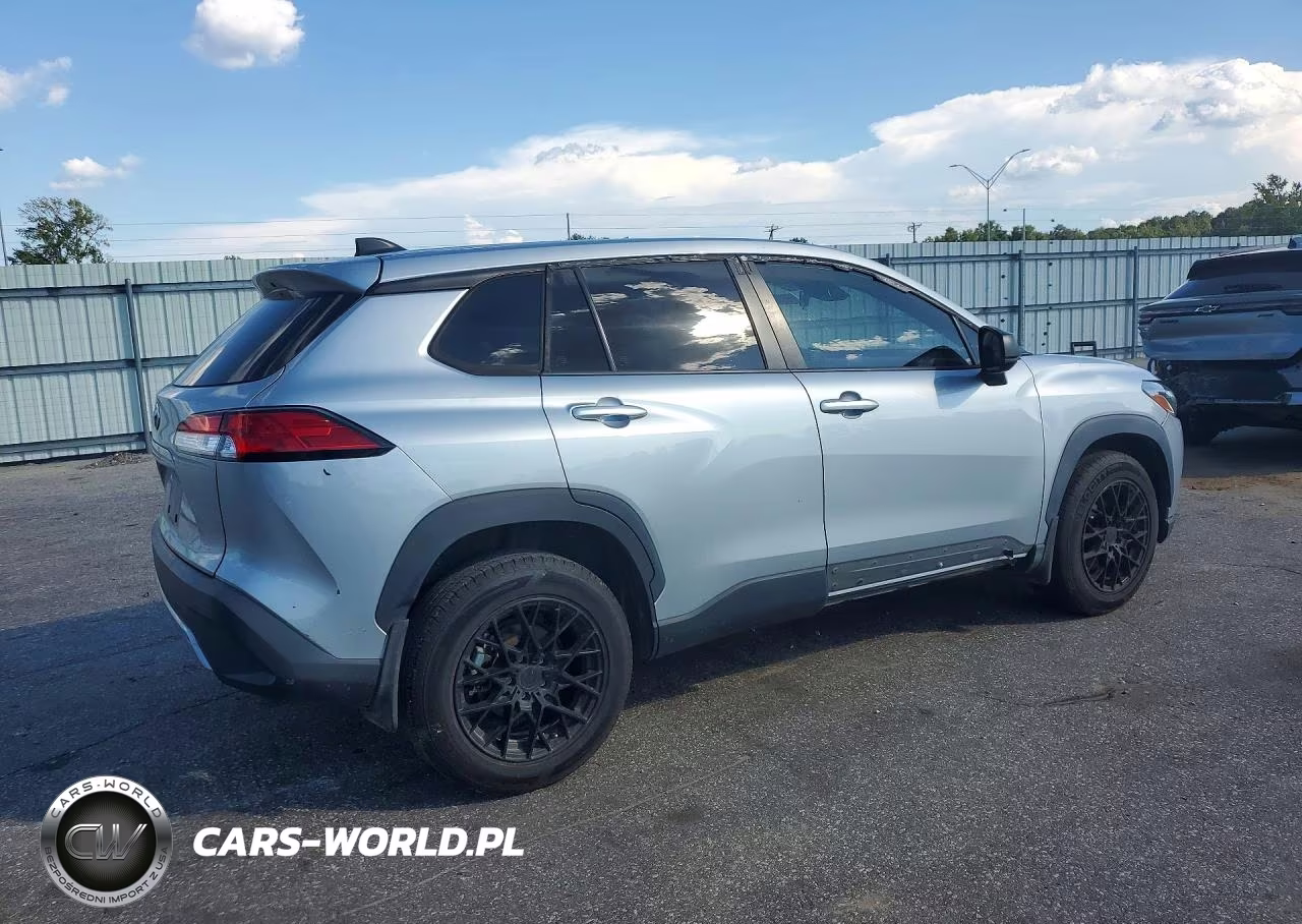 2022 Toyota Corolla Cross L VIN:7MUAAAAG7NV017262 - 3