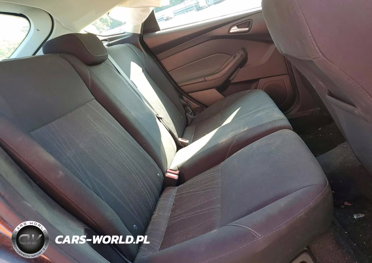 2016 Ford Focus Se VIN:1FADP3K20GL377858 - 10
