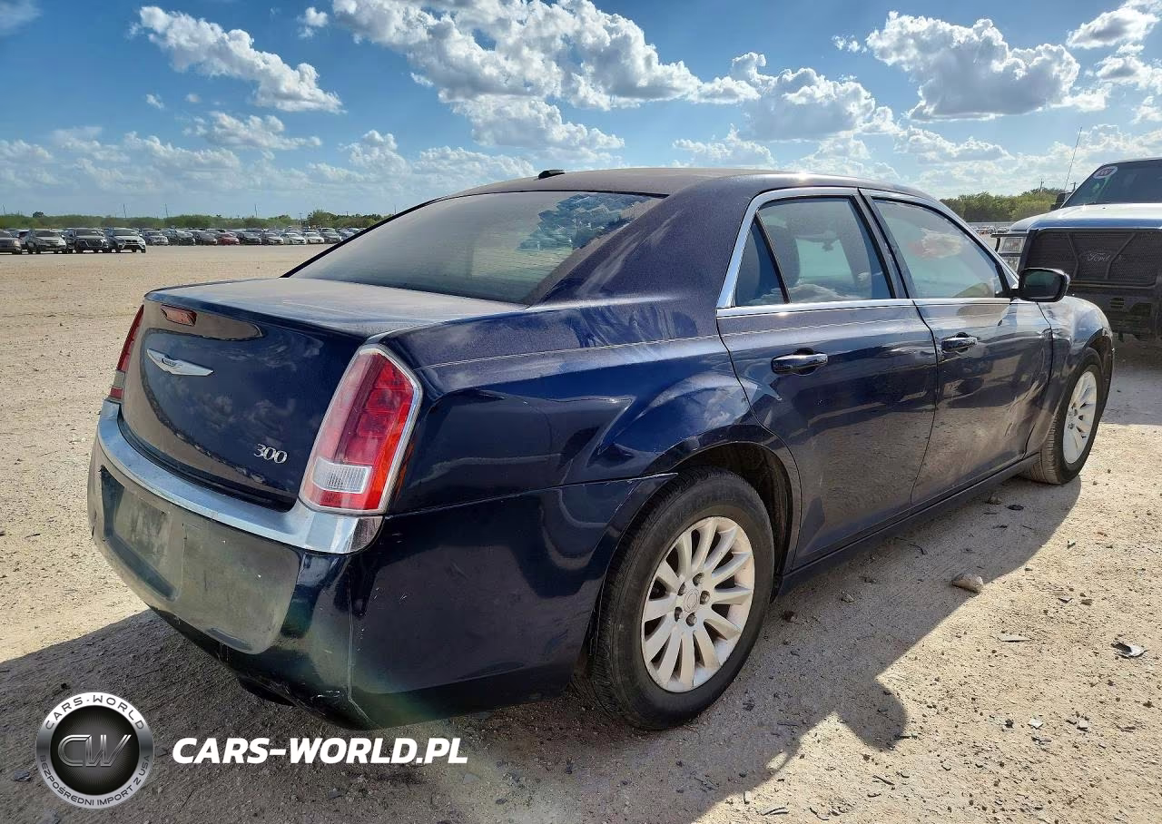 2014 Chrysler 300 VIN:2C3CCAAG4EH375919 - 3
