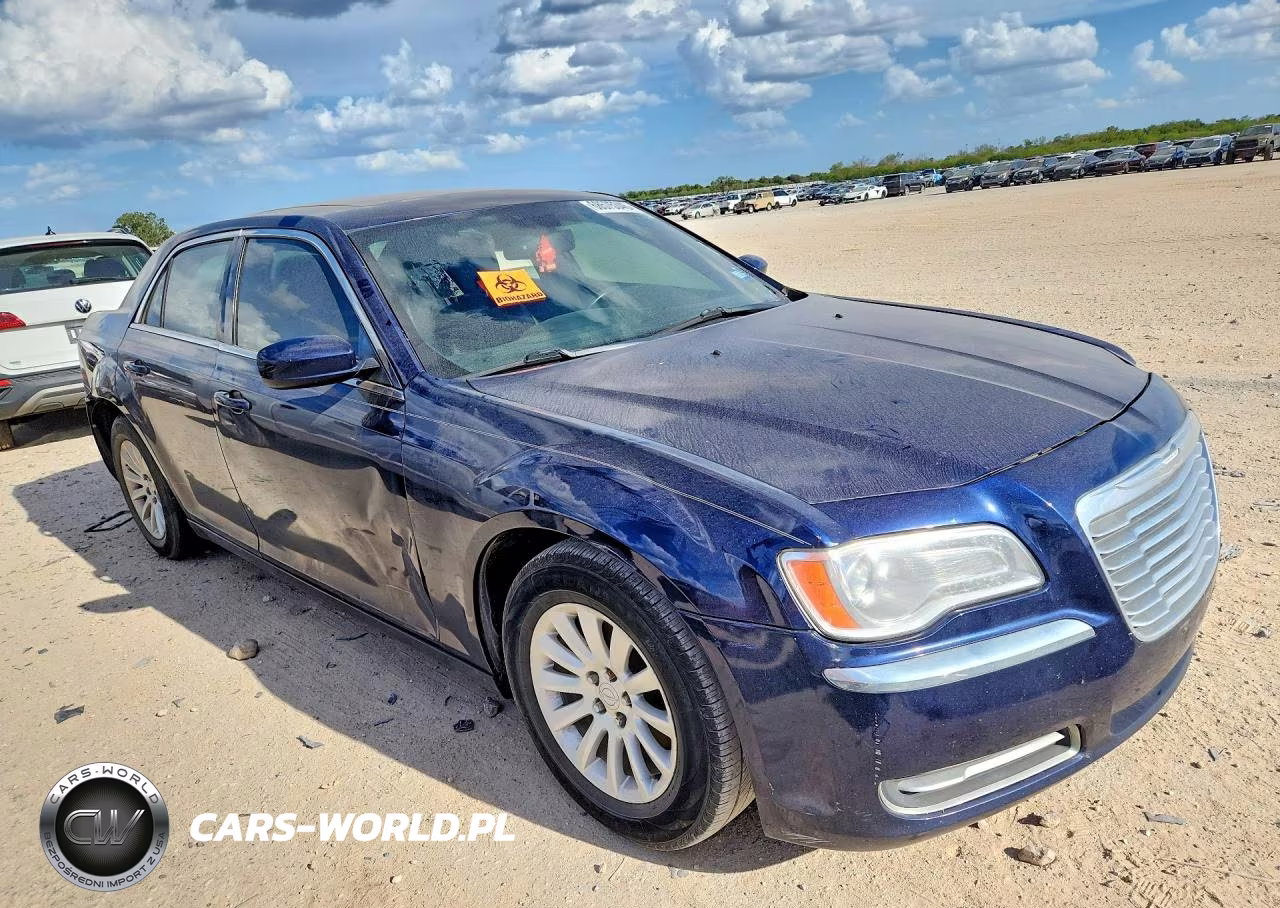 2014 Chrysler 300 VIN:2C3CCAAG4EH375919 - 4