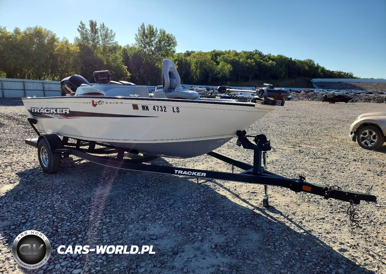 2018 Tracker Boat