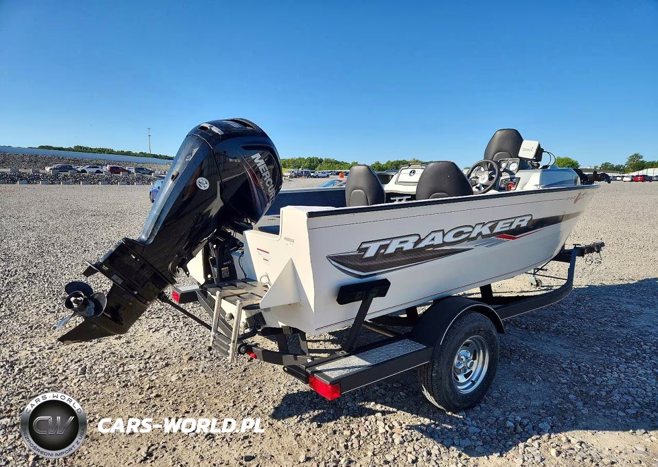 2018 Tracker Boat VIN:UFBUJ74142B818 - 4
