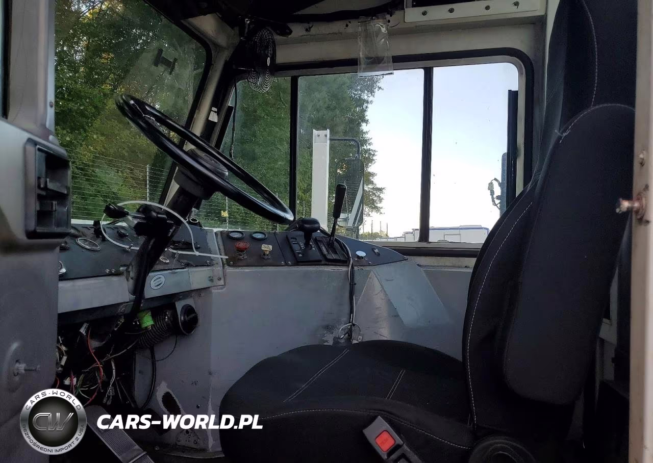 2008 Kalmar Ottawa 4X2 Yard Truck VIN:11VF813E58A000524 - 7