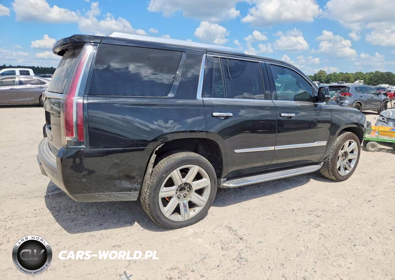 2018 Cadillac Escalade Luxury VIN:1GYS4BKJ9JR389288 - 3
