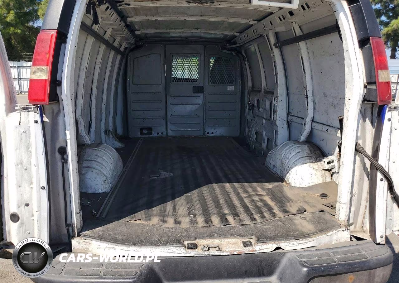 2011 Chevrolet Express G2500 Delivery Van VIN:1GCWGFBA8B1181098 - 10