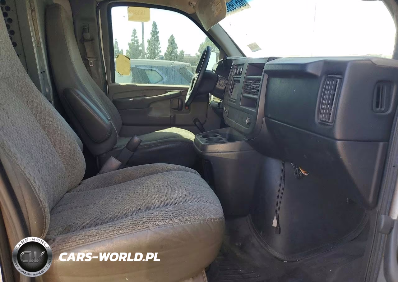 2011 Chevrolet Express G2500 Delivery Van VIN:1GCWGFBA8B1181098 - 11
