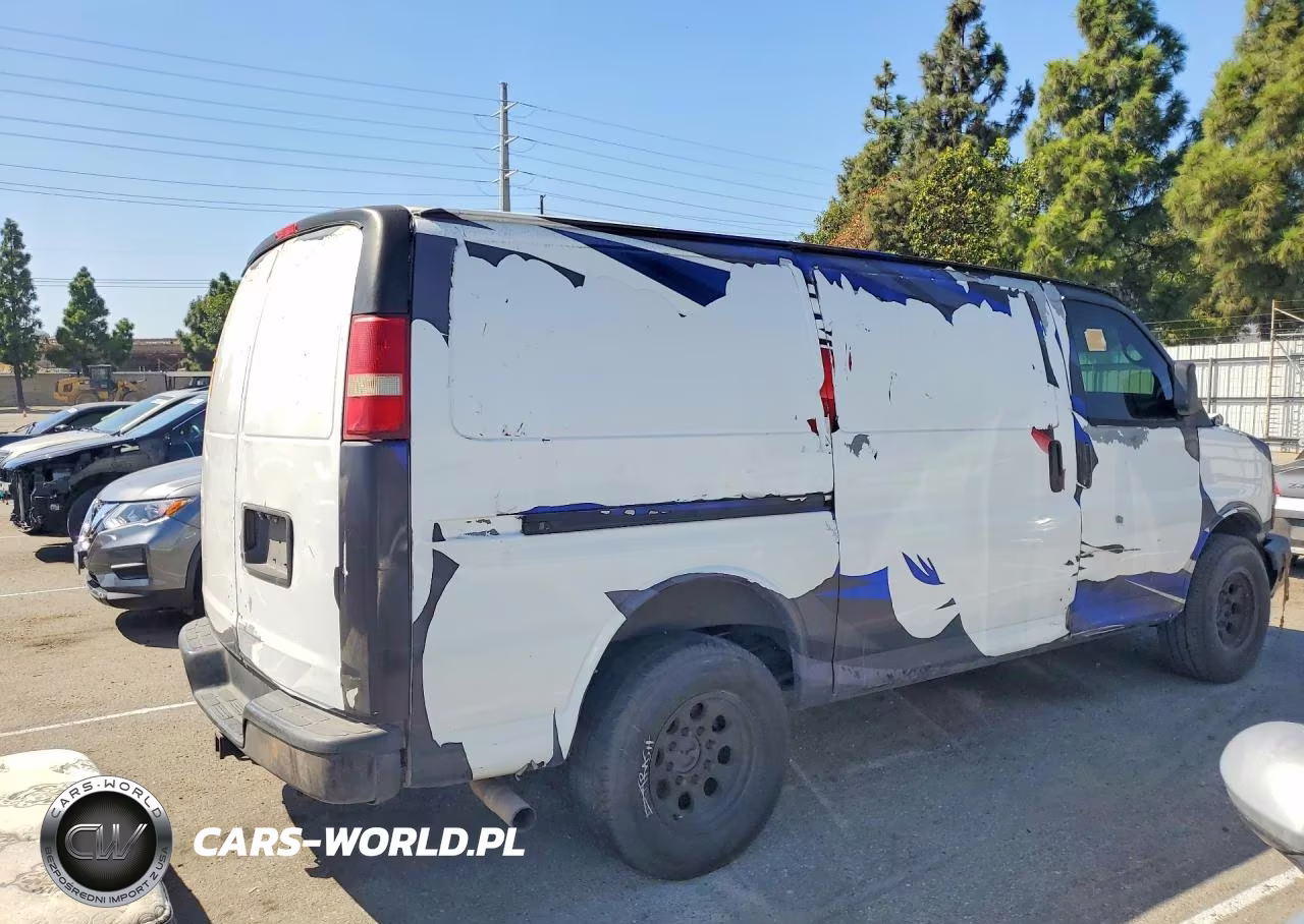 2011 Chevrolet Express G2500 Delivery Van VIN:1GCWGFBA8B1181098 - 3
