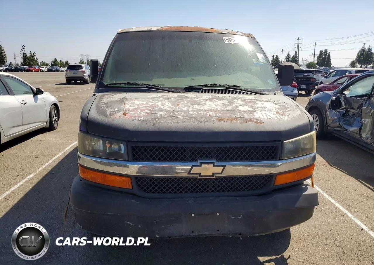 2011 Chevrolet Express G2500 Delivery Van VIN:1GCWGFBA8B1181098 - 5