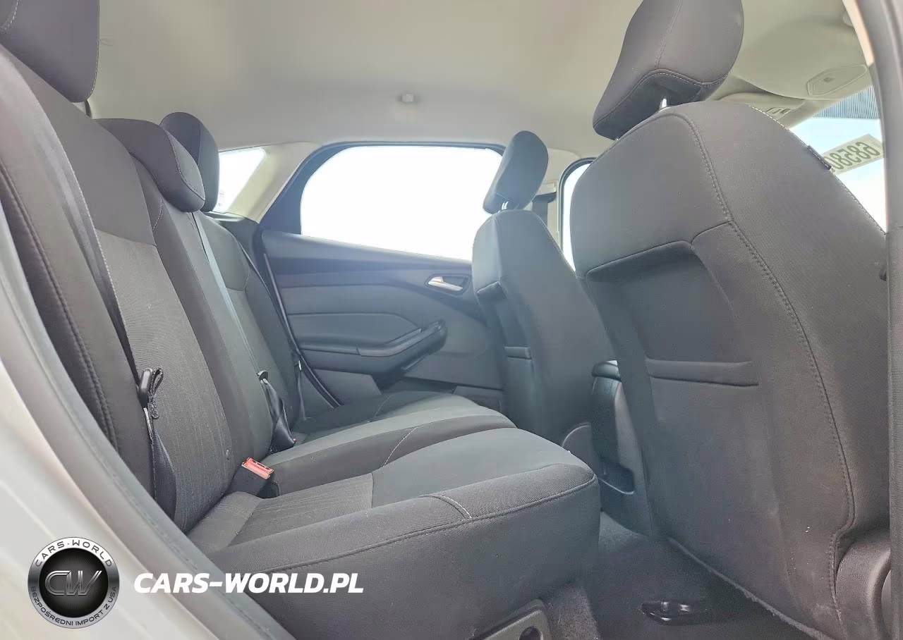 2016 Ford Focus Se VIN:1FADP3K22GL310842 - 10