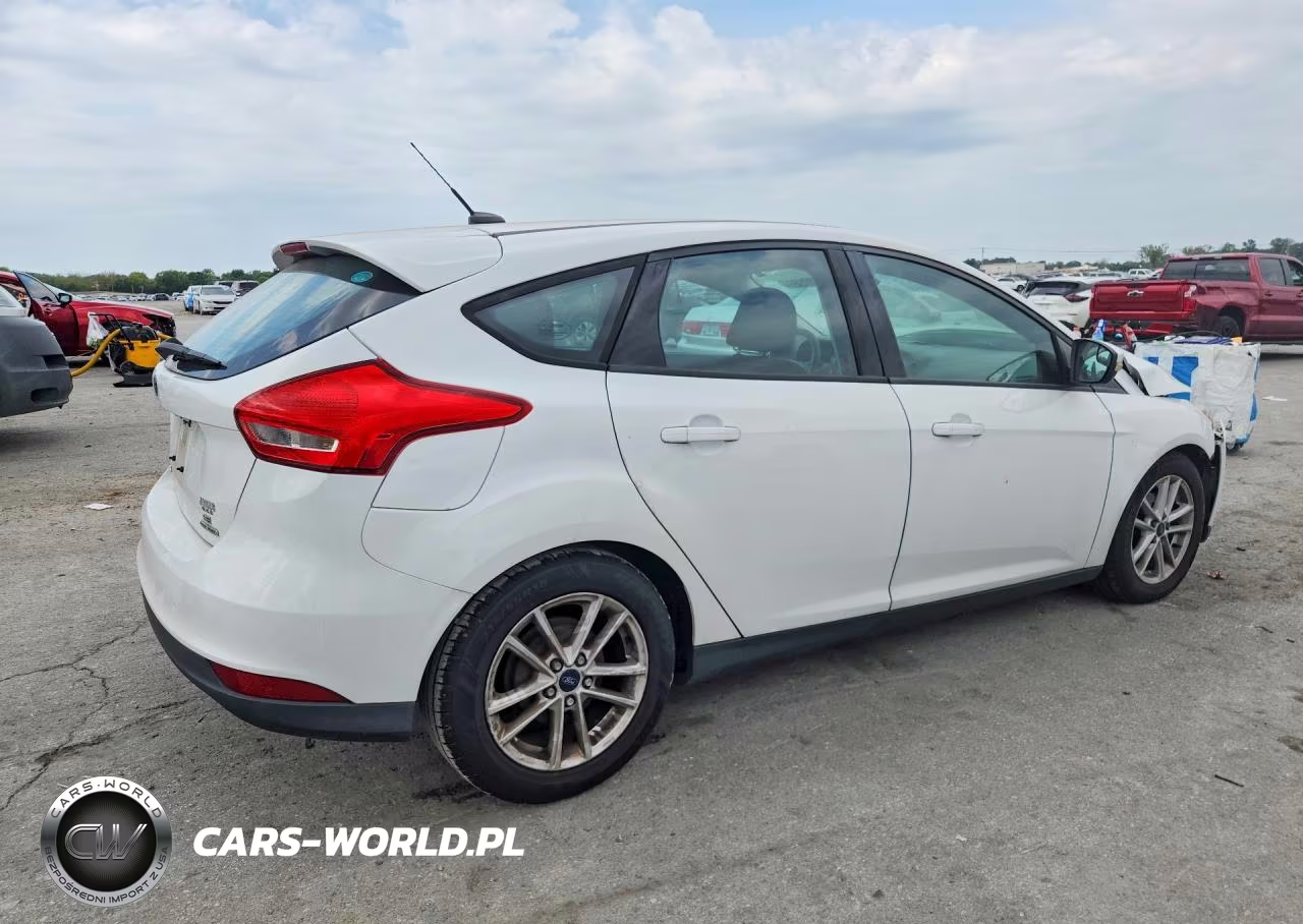 2016 Ford Focus Se VIN:1FADP3K22GL310842 - 3