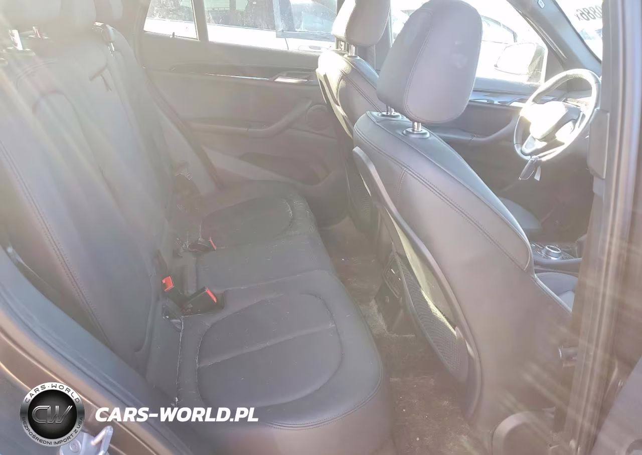 2018 BMW X1 xDrive28I VIN:WBXHT3C31J5L25751 - 11