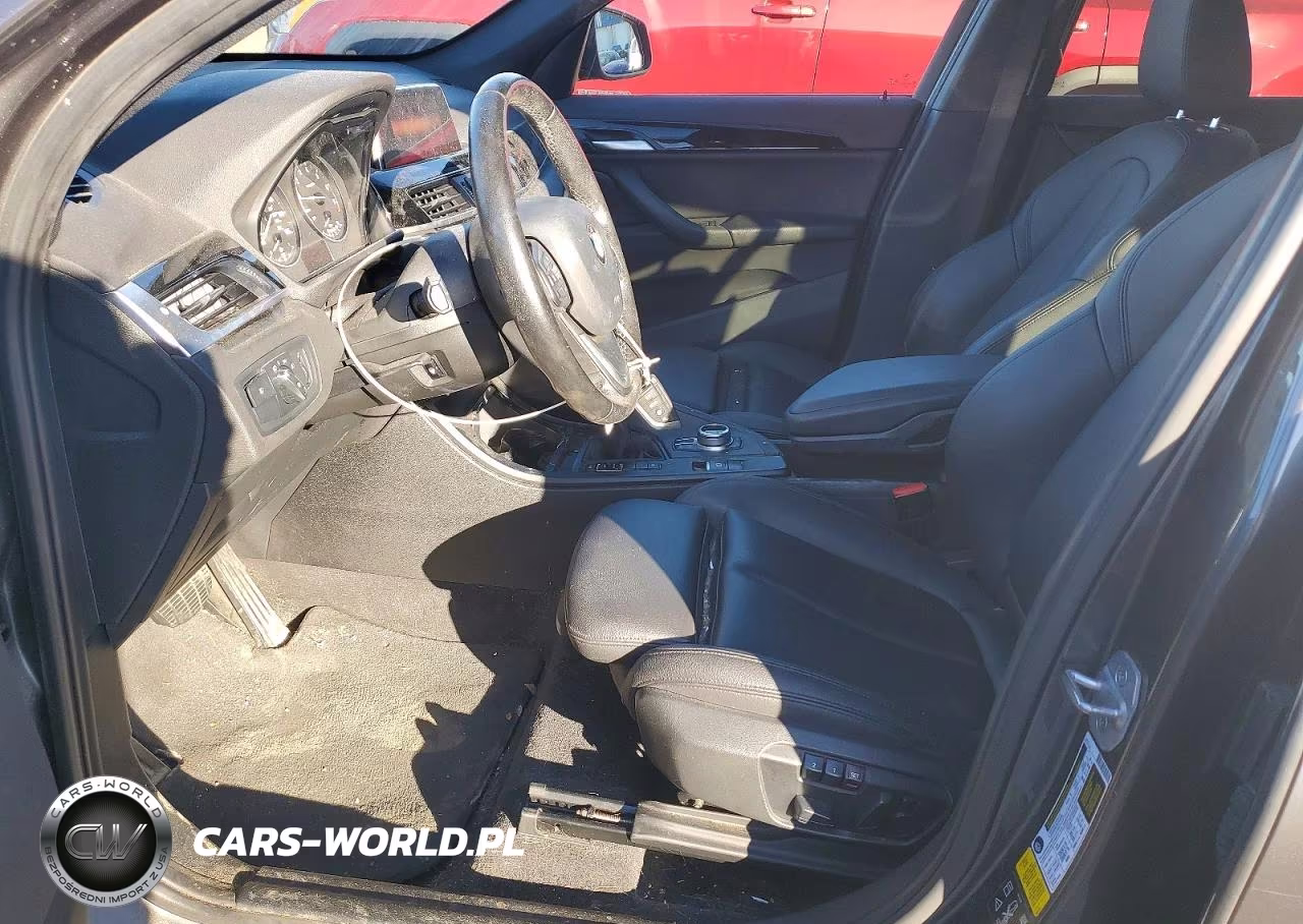 2018 BMW X1 xDrive28I VIN:WBXHT3C31J5L25751 - 7