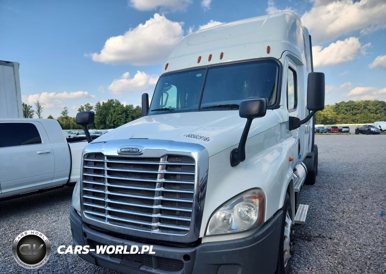 2018 Freightliner Cascadia 125 Semi Truck VIN:3AKJGLDR9JDJV8624 - 1