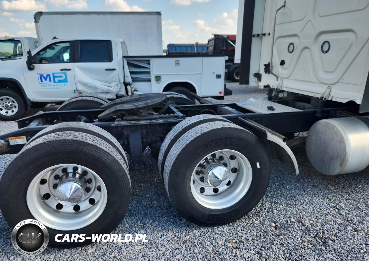2018 Freightliner Cascadia 125 Semi Truck VIN:3AKJGLDR9JDJV8624 - 14