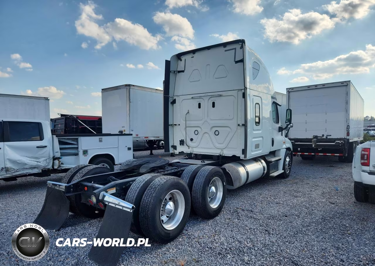 2018 Freightliner Cascadia 125 Semi Truck VIN:3AKJGLDR9JDJV8624 - 3