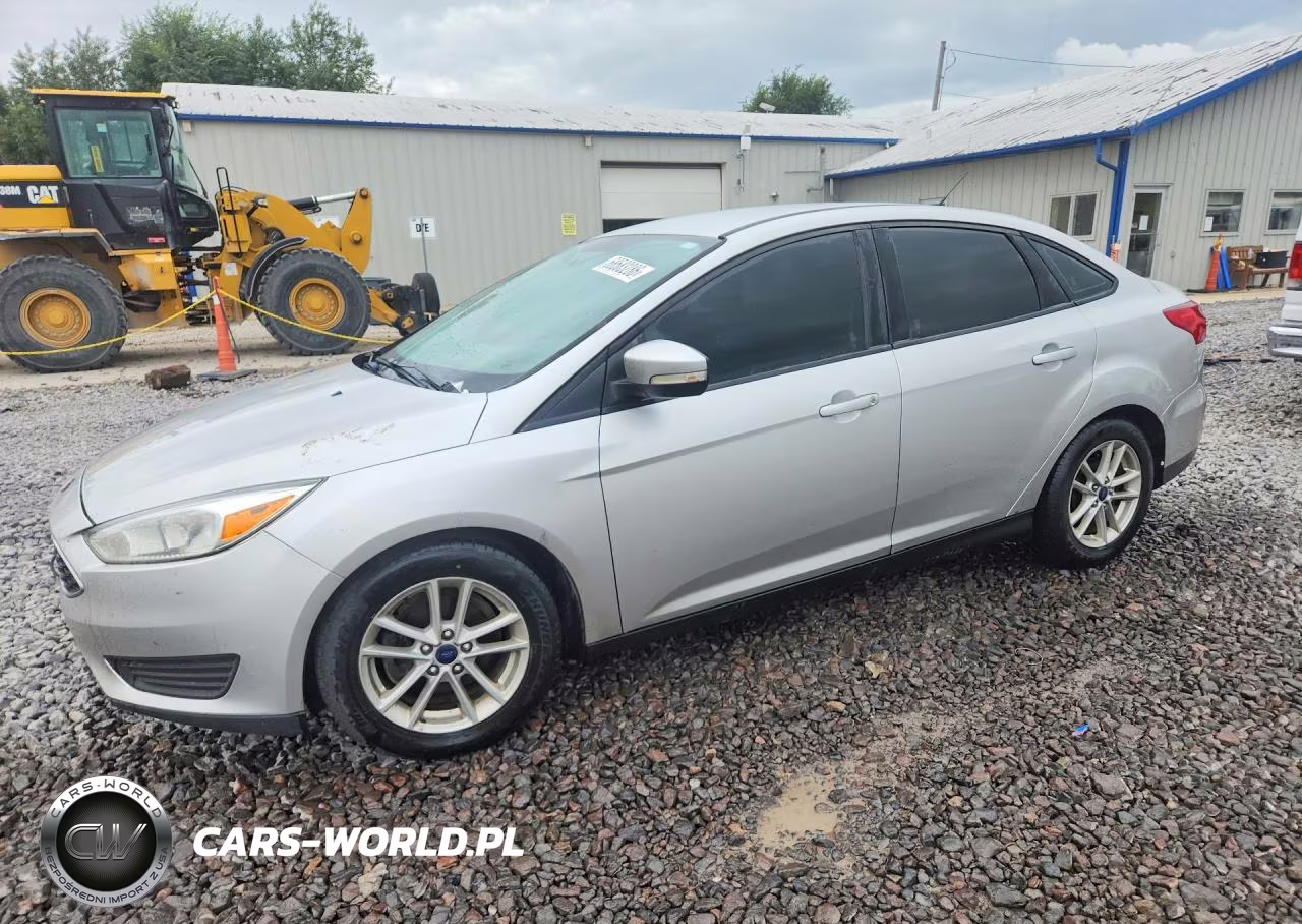 2017 Ford Focus Se VIN:1FADP3F24HL252020 - 1