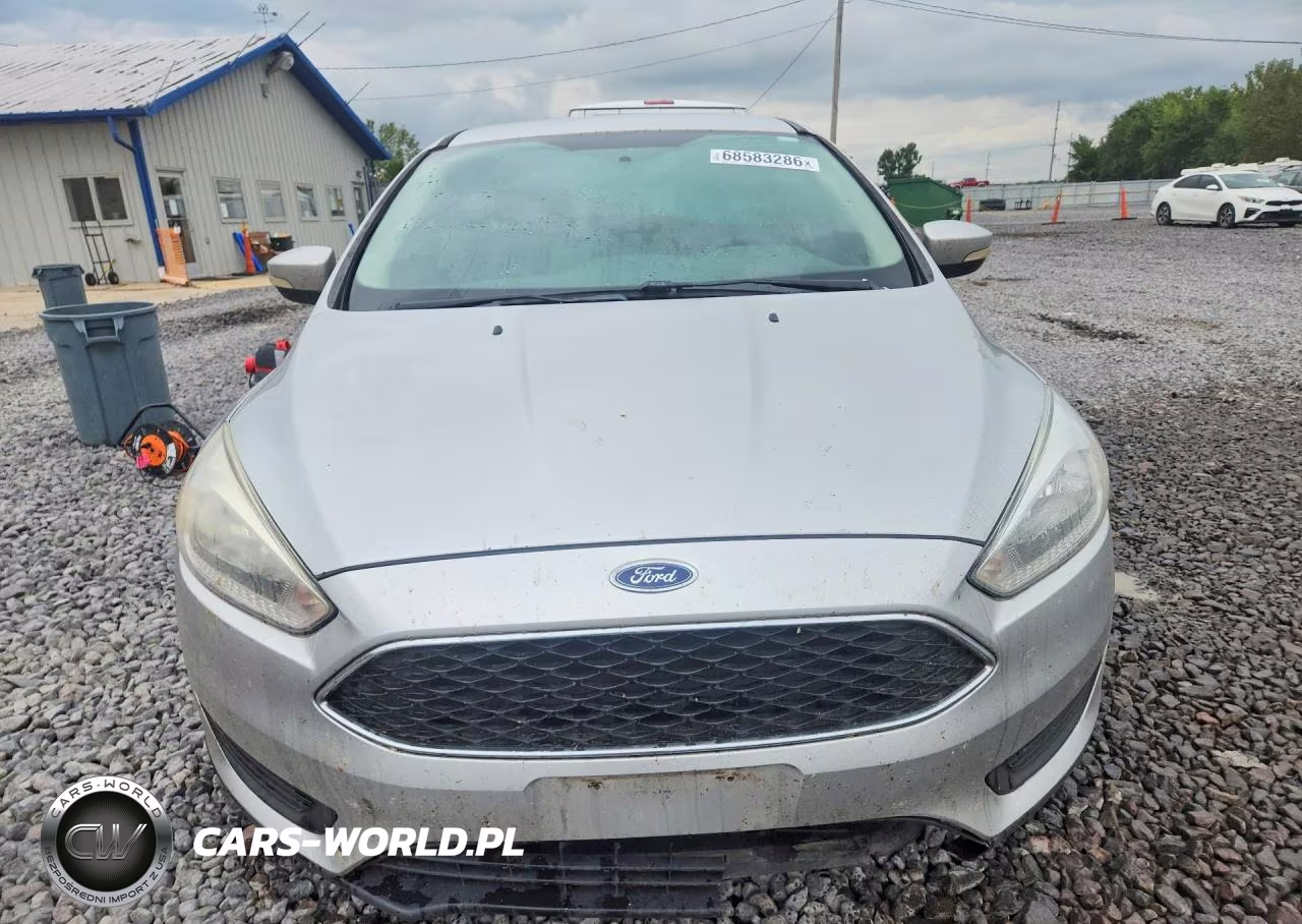 2017 Ford Focus Se VIN:1FADP3F24HL252020 - 5