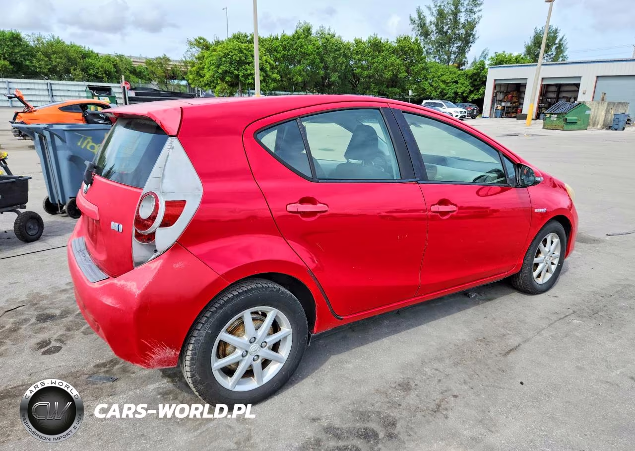 2012 Toyota Prius C One VIN:JTDKDTB30C1502012 - 3