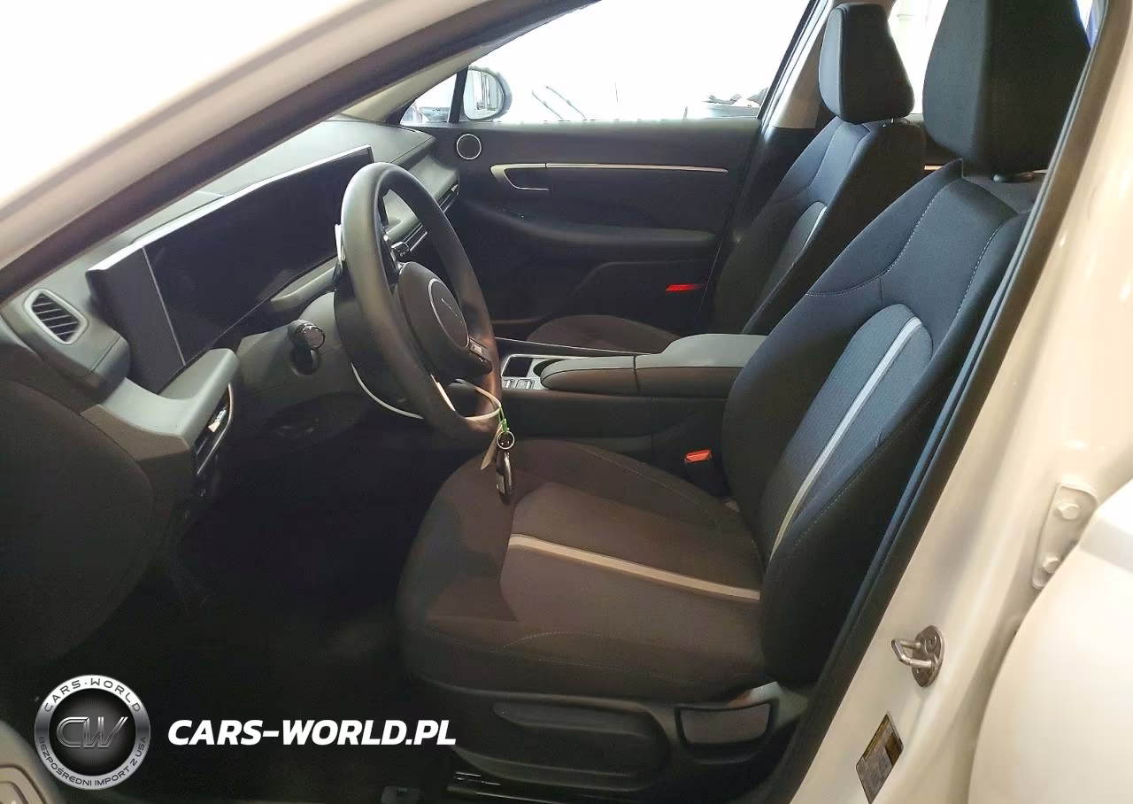 2026 Hyundai Sonata Hybrid Blue VIN:KMHL24JJXTA171841 - 7
