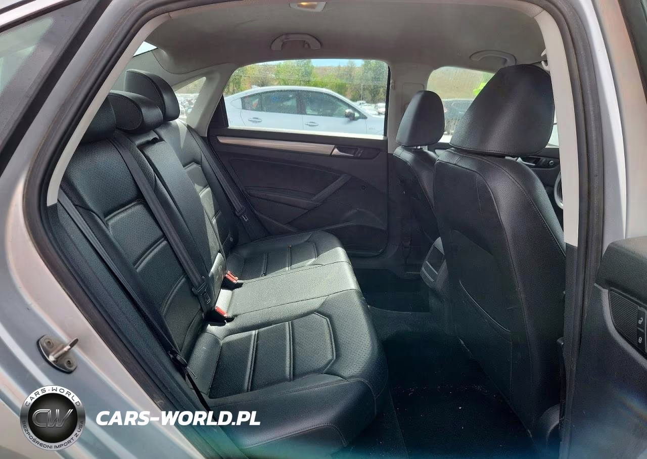 2015 Volkswagen Passat S VIN:1VWAT7A3XFC091876 - 10