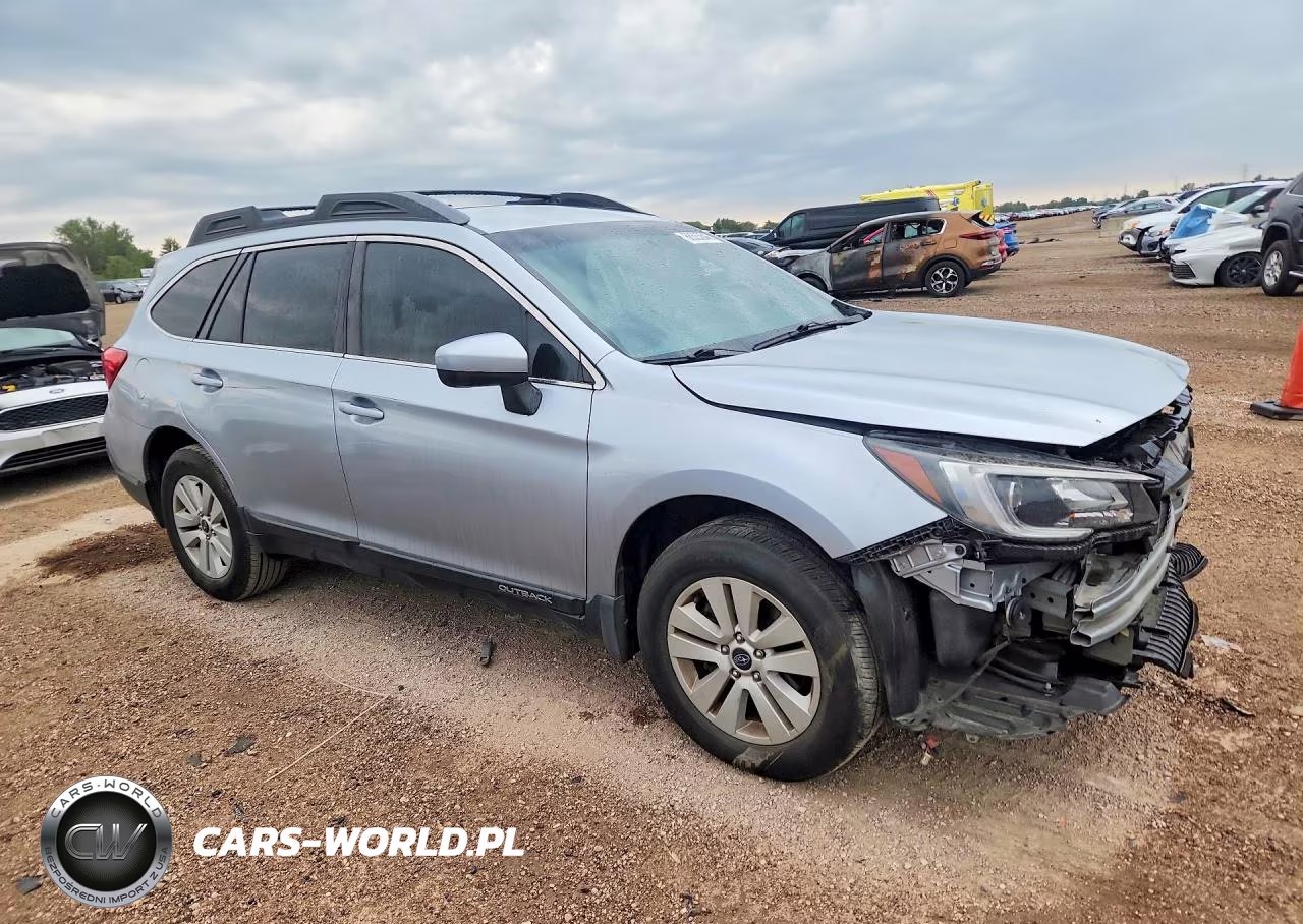 2018 Subaru Outback 2.5I Premium VIN:4S4BSACC3J3307317 - 4