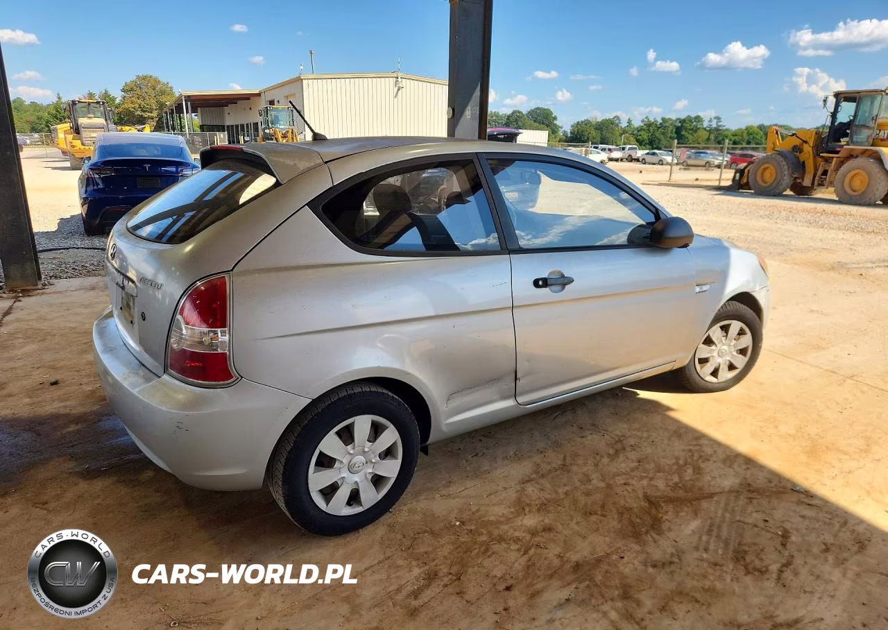 2007 Hyundai Accent Gs VIN:KMHCM36C77U021138 - 3