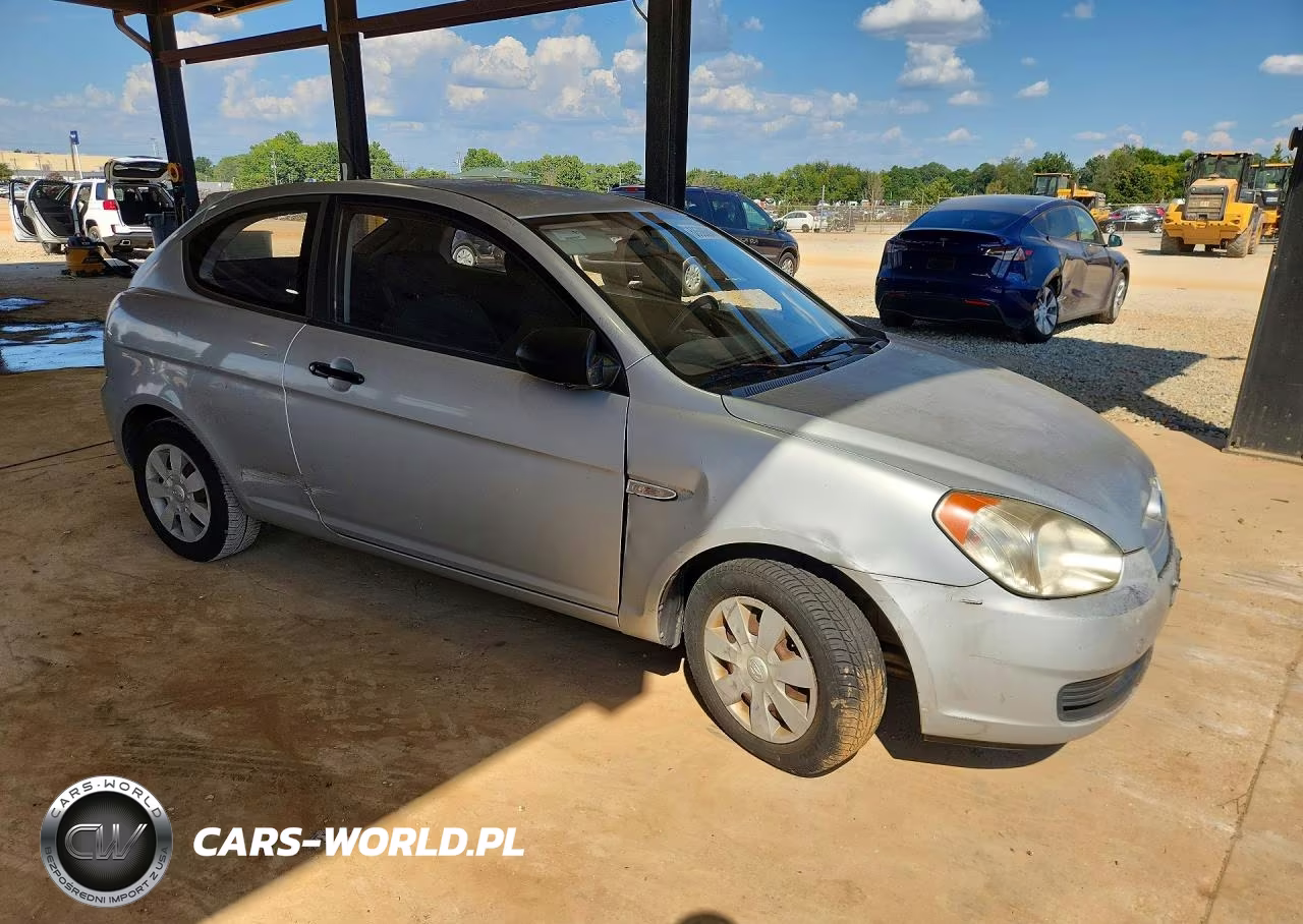 2007 Hyundai Accent Gs VIN:KMHCM36C77U021138 - 4