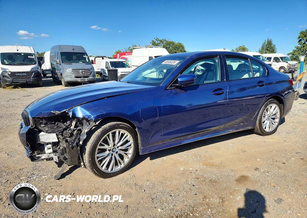 2023 BMW 330E – zdjęcie 1 z 13
