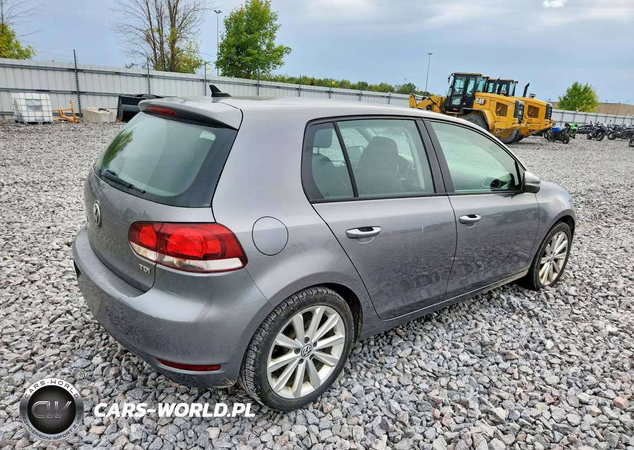 2013 Volkswagen Golf VIN:WVWDM7AJ5DW105996 - 3