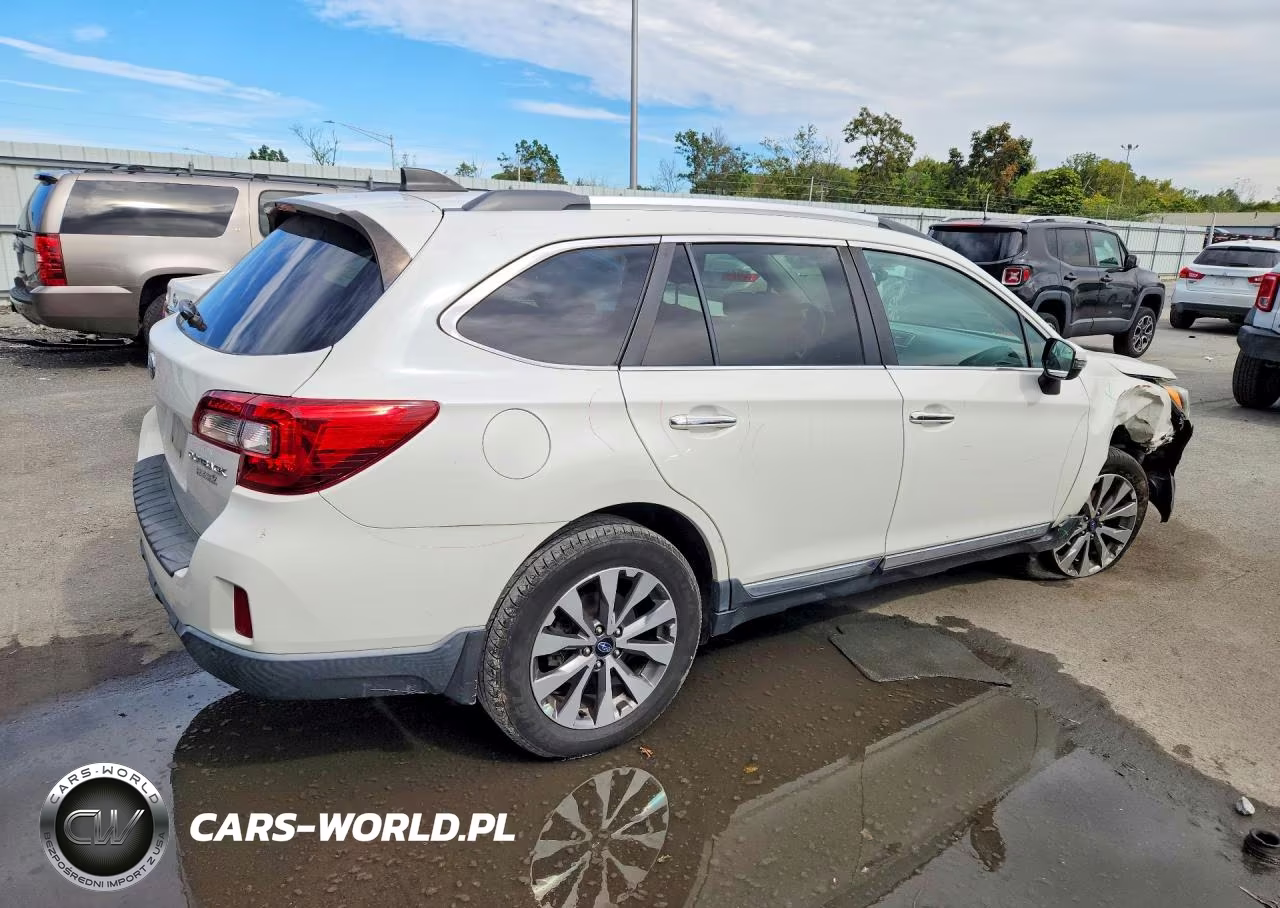 2017 Subaru Outback Touring VIN:4S4BSATC2H3284803 - 3