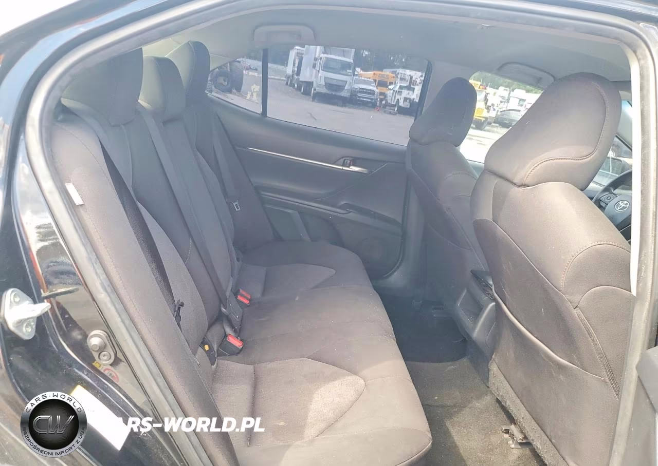 2018 Toyota Camry Le VIN:JTNB11HK0J3042245 - 10