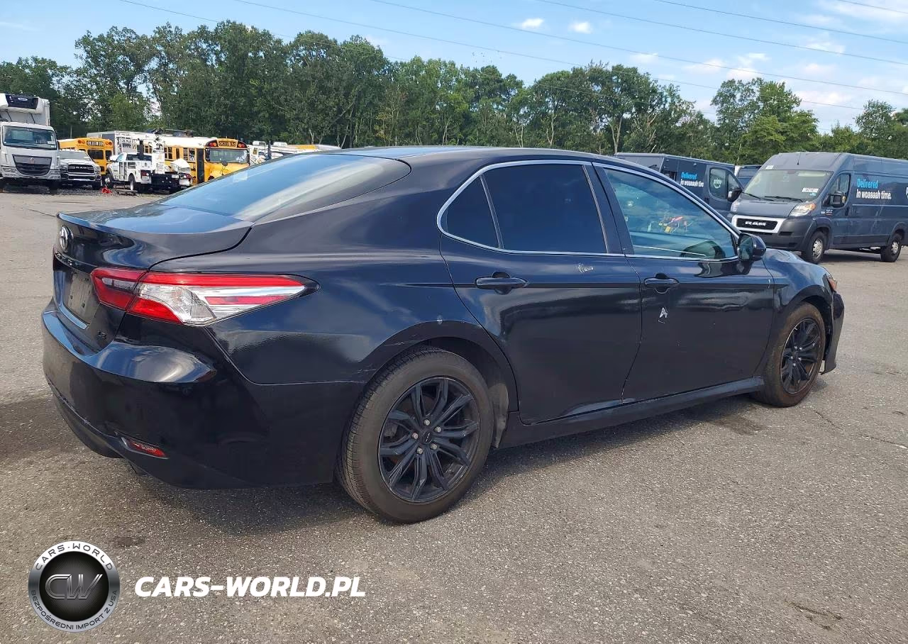 2018 Toyota Camry Le VIN:JTNB11HK0J3042245 - 3