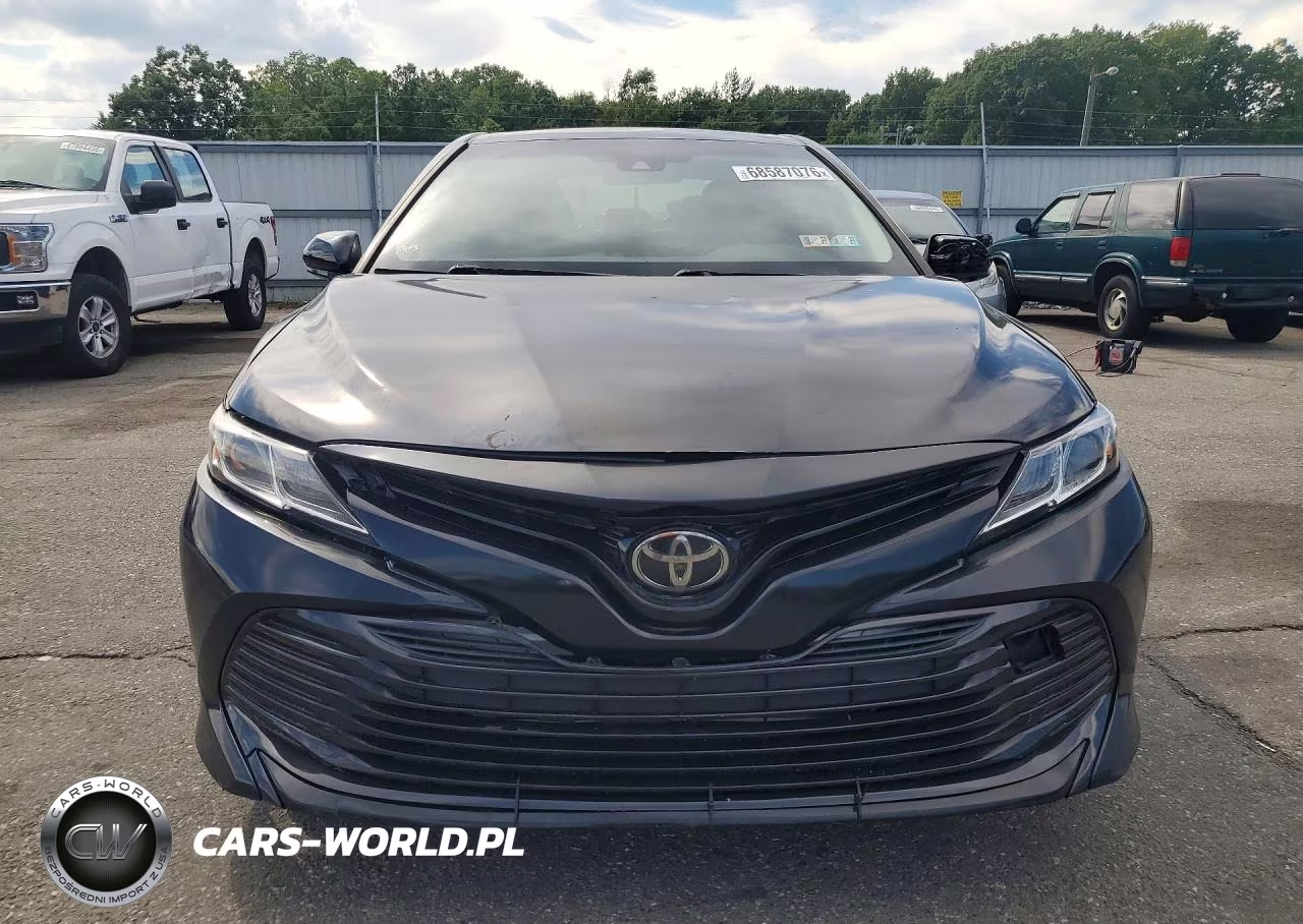 2018 Toyota Camry Le VIN:JTNB11HK0J3042245 - 5