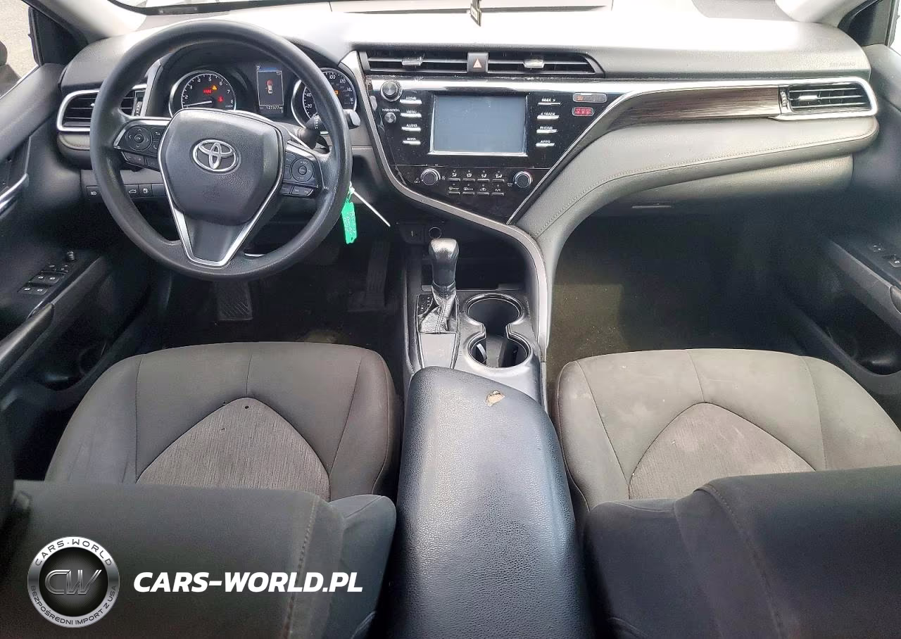 2018 Toyota Camry Le VIN:JTNB11HK0J3042245 - 8