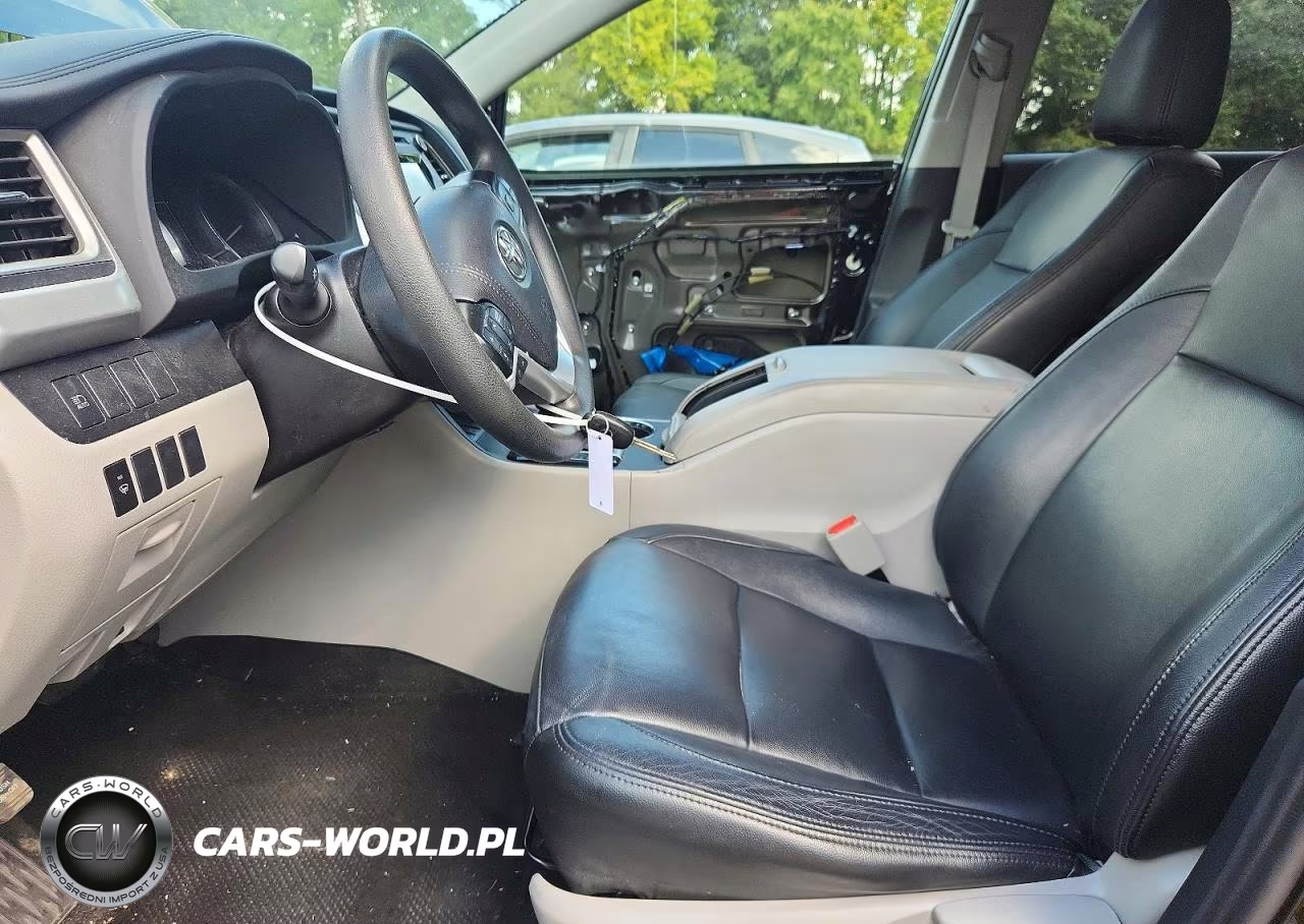 2019 Toyota Highlander Le VIN:5TDZZRFH7KS328045 - 7