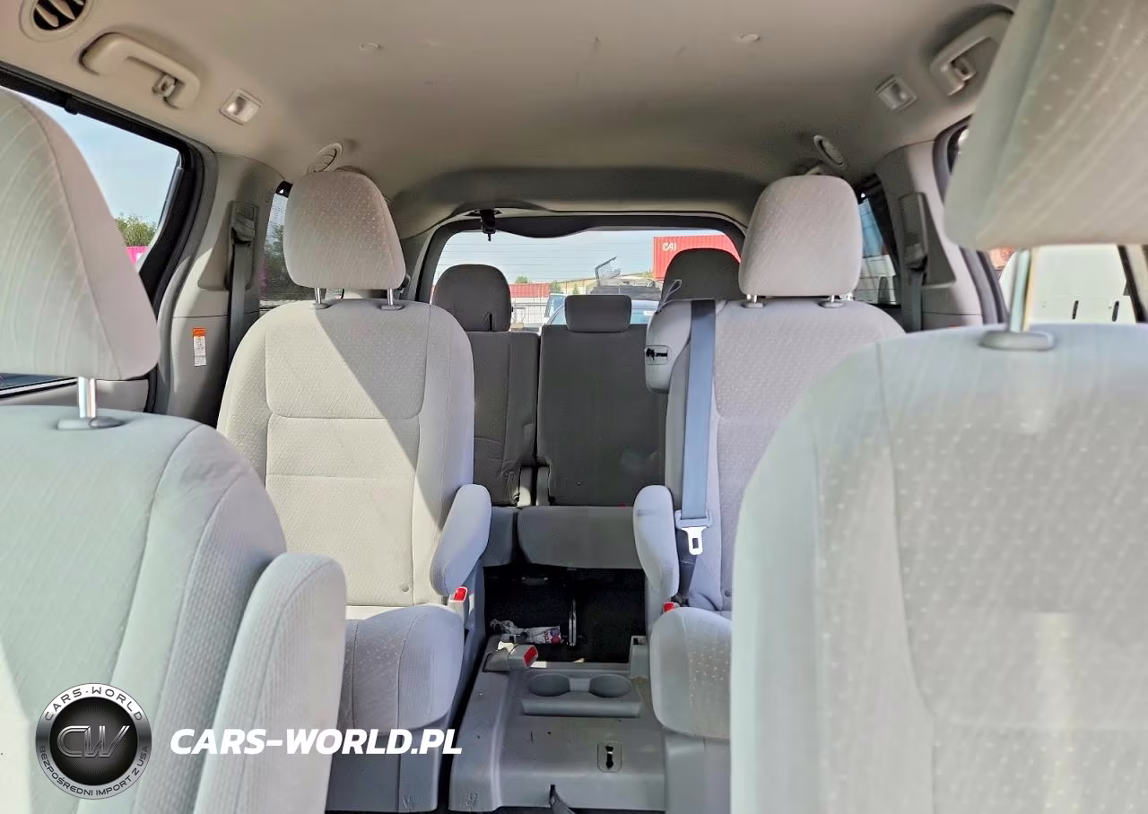 2018 Toyota Sienna Le VIN:5TDKZ3DC9JS938873 - 10