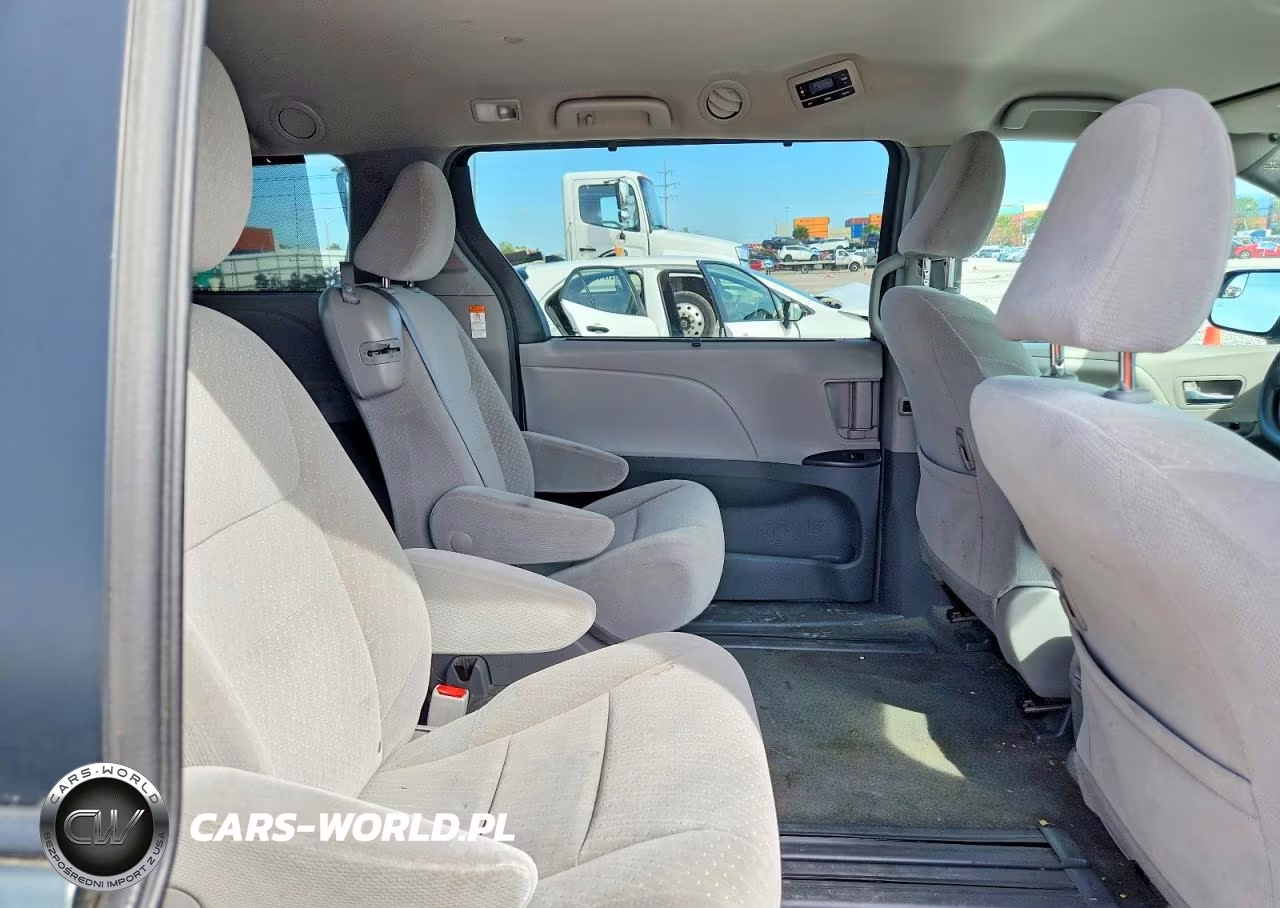 2018 Toyota Sienna Le VIN:5TDKZ3DC9JS938873 - 11