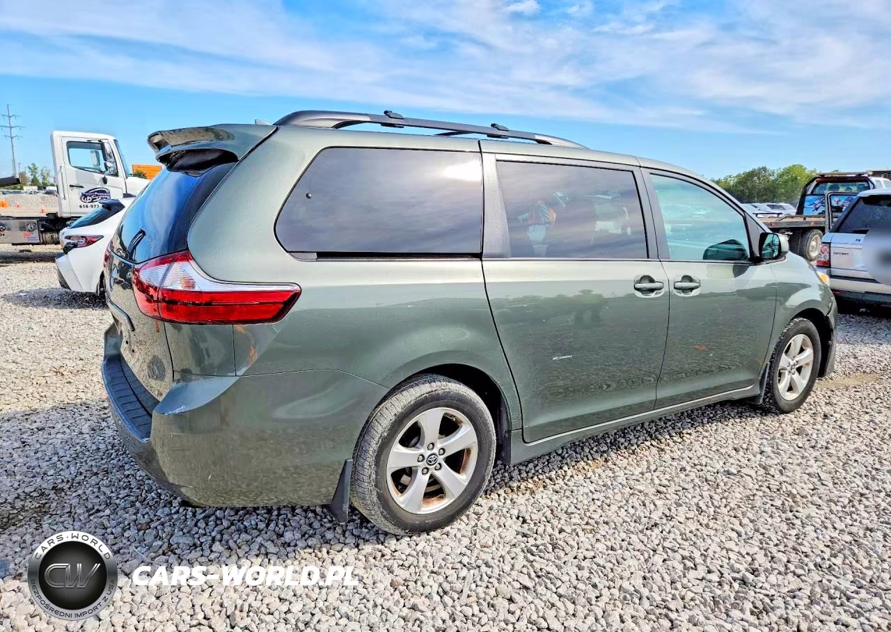 2018 Toyota Sienna Le VIN:5TDKZ3DC9JS938873 - 3