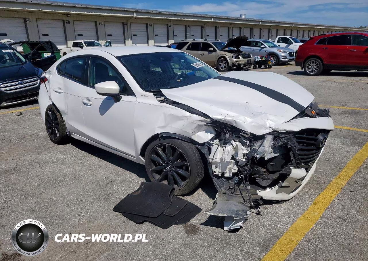 2018 Mazda 3 Touring VIN:3MZBN1V38JM183226 - 4