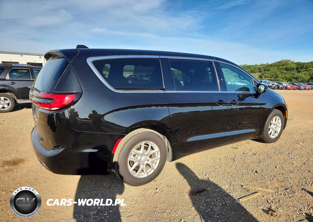 2026 Chrysler Pacifica Select VIN:2C4RC1BG1TR212513 - 3