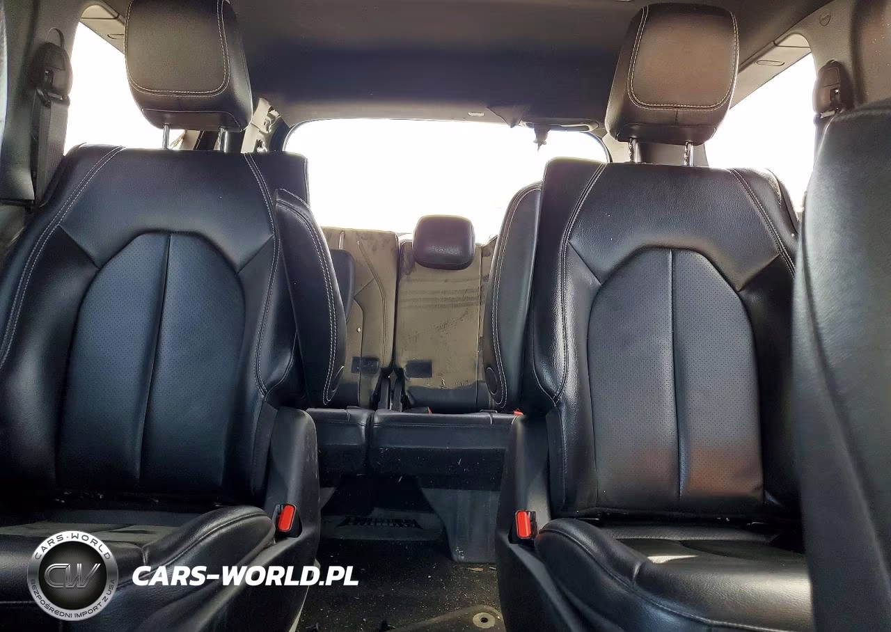 2022 Chrysler Pacifica Hybrid Touring L VIN:2C4RC1L71NR134929 - 10