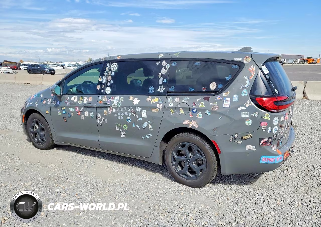 2022 Chrysler Pacifica Hybrid Touring L VIN:2C4RC1L71NR134929 - 2