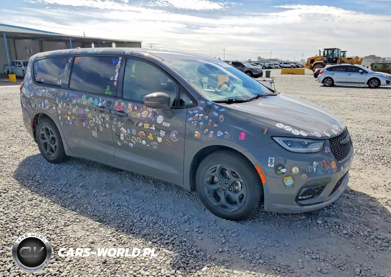 2022 Chrysler Pacifica Hybrid Touring L VIN:2C4RC1L71NR134929 - 4