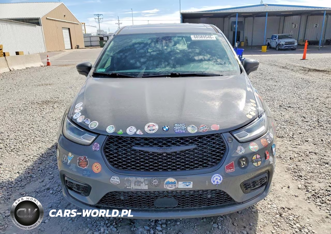 2022 Chrysler Pacifica Hybrid Touring L VIN:2C4RC1L71NR134929 - 5