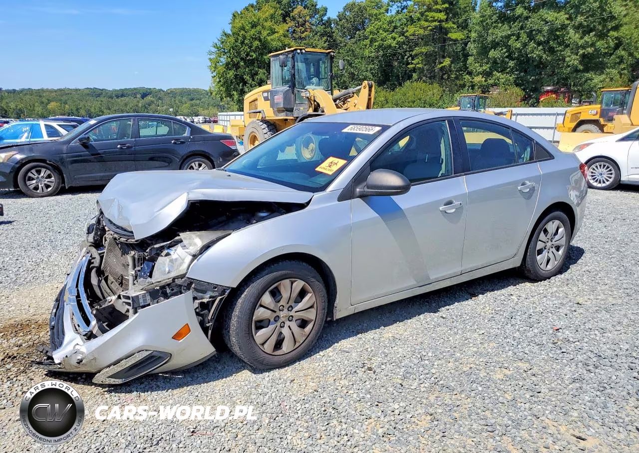 2015 Chevrolet Cruze Ls VIN:1G1PA5SH8F7110945 - 1