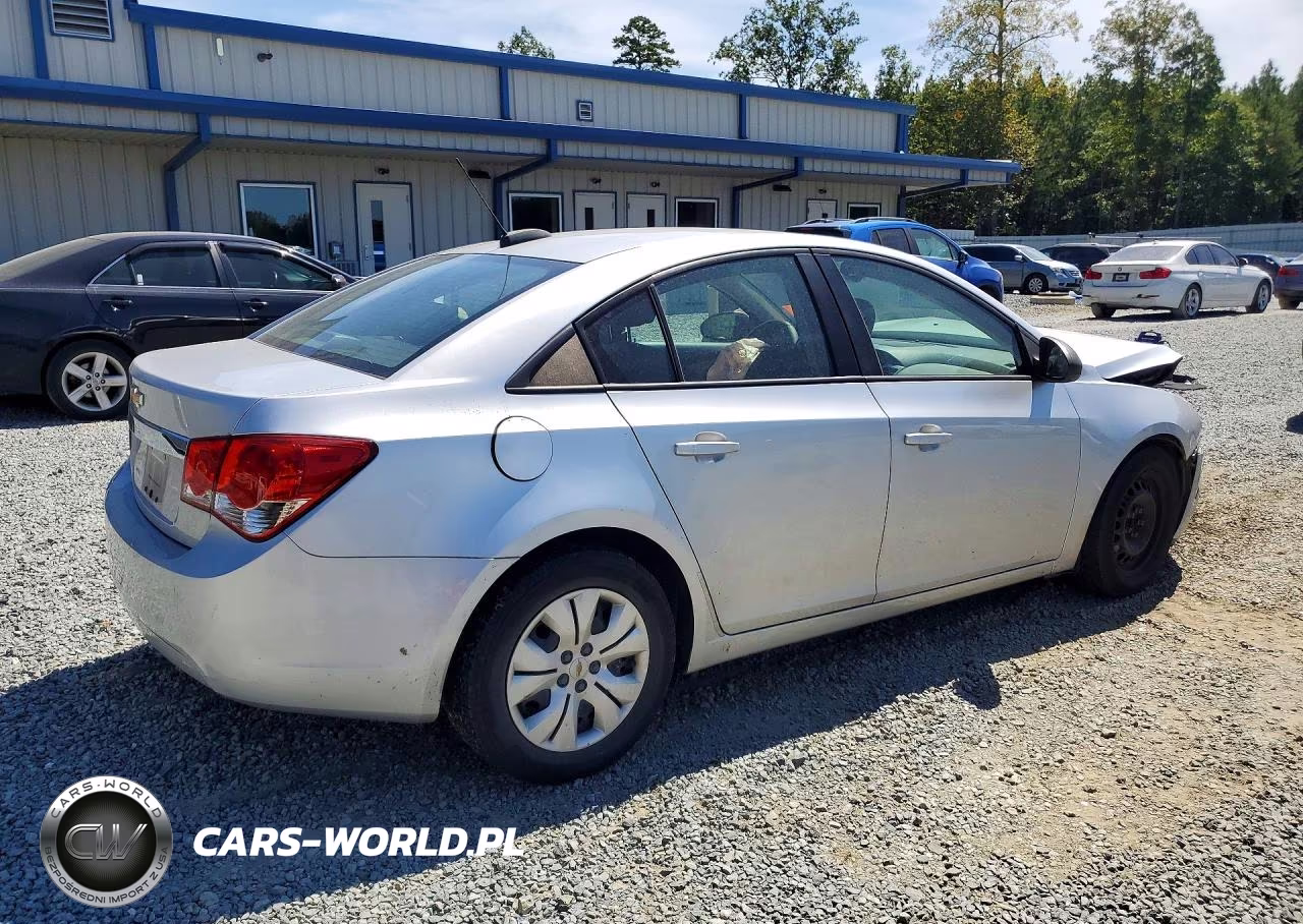 2015 Chevrolet Cruze Ls VIN:1G1PA5SH8F7110945 - 3