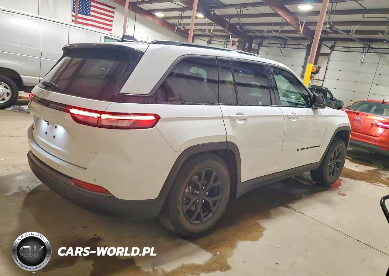 2026 Jeep Grand Cherokee Base VIN:1C4RJHARXTC243480 - 3